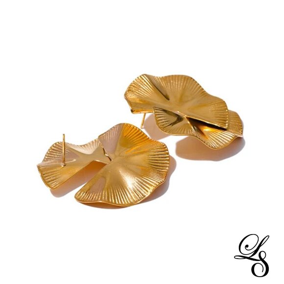 🌺New 18K Gold Layered Petal Statement Earrings 🌺 - Picture 5 of 5